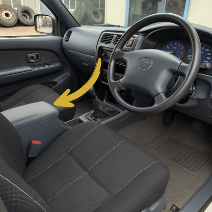 5890535061B0 تويوتا هايلكس KZN165 KZN190 KDN190 غطاء وحدة التحكم المركزية الباب العلوي أصلي